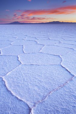Tuz düz Salar de Uyuni gündoğumu, Bolivya