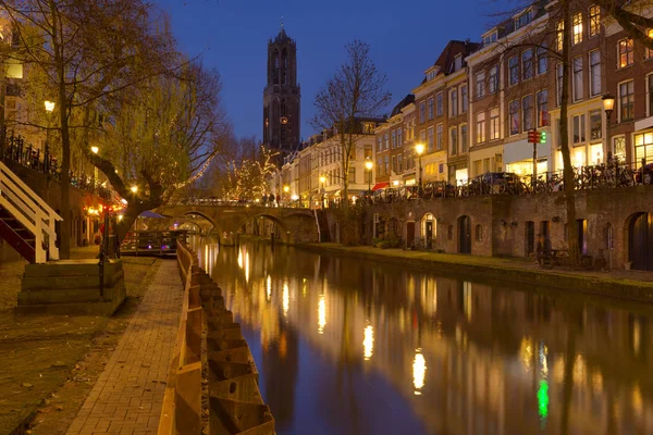 Utrecht, Hollanda gece kanal ve Dom Kilisesi