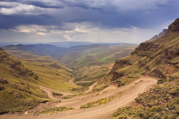 Tornanti nel Passo Sani in Sud Africa — Foto Stock