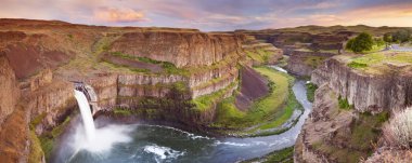 Washington, ABD'deki gün batımında Palouse Falls