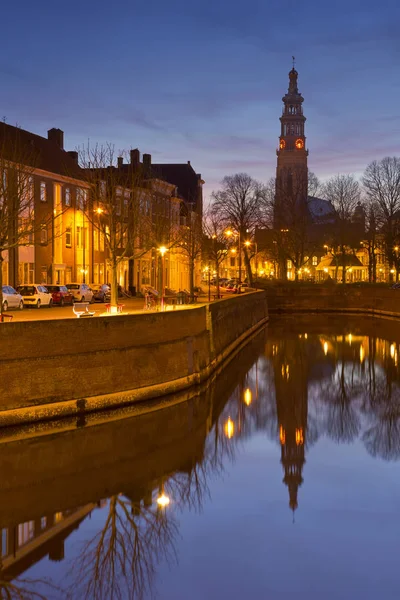 Middelburg con la torre de la iglesia de Lange Jan en la noche — Foto de Stock