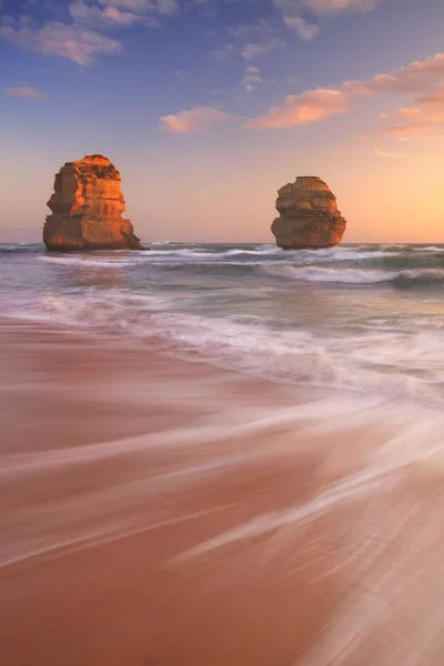 Doce Apóstoles en Great Ocean Road, Australia al atardecer —  Fotos de Stock