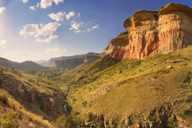 Altın güneş ışığı üzerinde Golden Gate Highlands Np, Güney Afrika