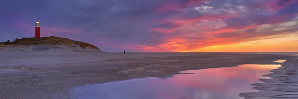 Gün batımında Hollanda Texel adada deniz feneri — Stok fotoğraf