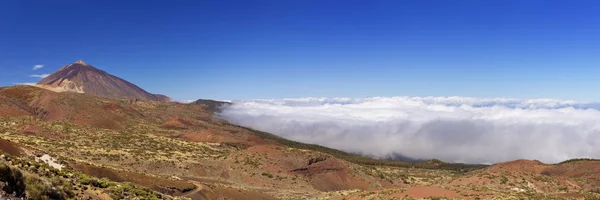 Monte Teide picco su Tenerife sopra le nuvole — Foto Stock