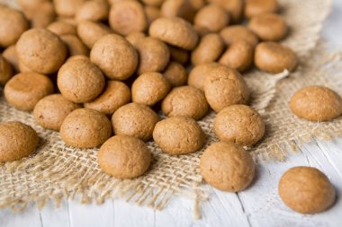 Ev yapımı pepernoten veya kruidnoten Hollanda tatil Sinterklaas için