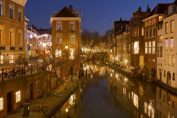 Κανάλι στην Ουτρέχτη, η Ολλανδία τη νύχτα — Φωτογραφία Αρχείου