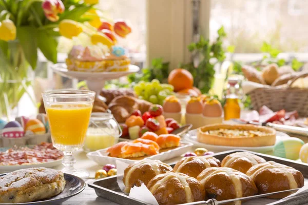 Table with delicatessen ready for Easter brunch — Stock Photo, Image