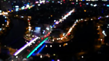 Bokeh ışıklar gece yolda