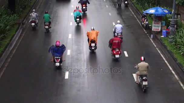 Tráfego na chuva — Vídeo de Stock