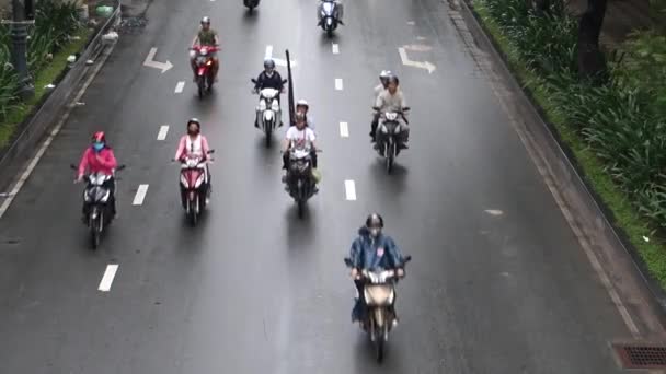 Tráfego na chuva — Vídeo de Stock