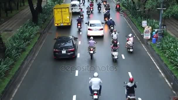 Verkeer in regen — Stockvideo