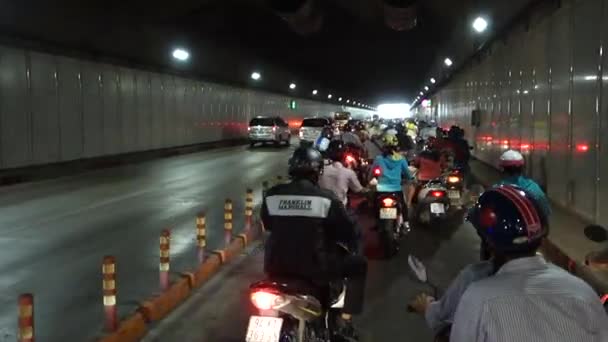 Trafiken i tunneln — Stockvideo