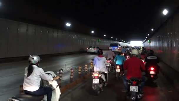 Trafiken i tunneln — Stockvideo