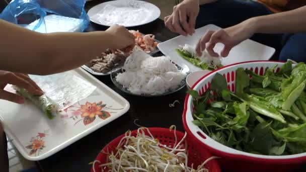 "Goi cuon" Vietnamese food — Stock Video