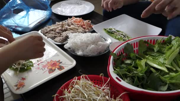 "Indiase cuon"Vietnamees eten — Stockvideo