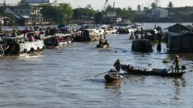 Cai yüzen Pazar çaldı