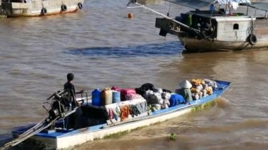Cai yüzen Pazar çaldı