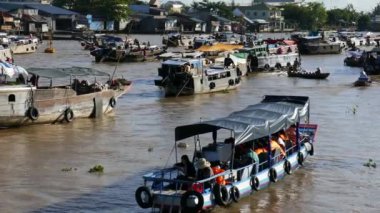 Cai yüzen Pazar çaldı