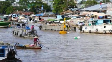 Cai yüzen Pazar çaldı