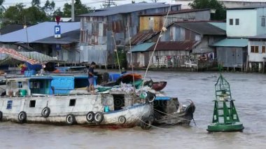 Cai yüzen Pazar çaldı