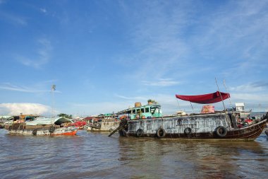 Cai yüzen Pazar çaldı