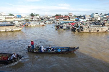 Cai yüzen Pazar çaldı