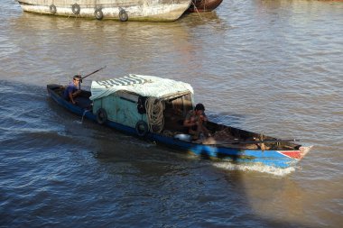 Cai yüzen Pazar çaldı