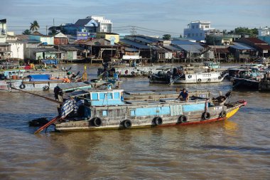 Cai yüzen Pazar çaldı