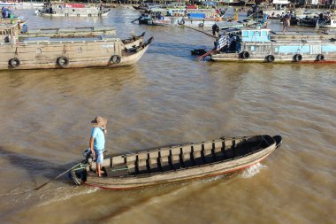 Cai yüzen Pazar çaldı