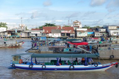 Cai yüzen Pazar çaldı