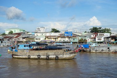 Cai yüzen Pazar çaldı