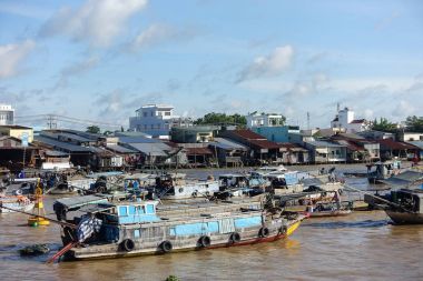 Cai yüzen Pazar çaldı