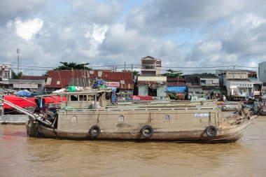 Cai yüzen Pazar çaldı