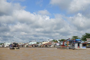 Cai yüzen Pazar çaldı