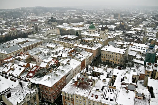Telhado da cidade velha no inverno em Lviv vista superior — Fotografia de Stock