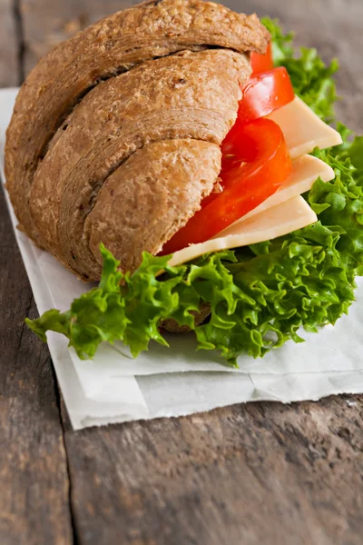 Grain vegetarian croissant sandwich on a wooden background old — Stock Photo, Image
