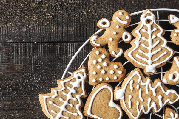 Christmas gingerbread cookies with icing on dark background — Stock Photo, Image