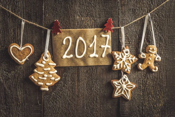 Zencefilli kurabiye kartı bir ip üzerinde bir yazıt ile boyalı