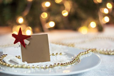 Noel topları ve kart wi için dekore edilmiş Festival tablo