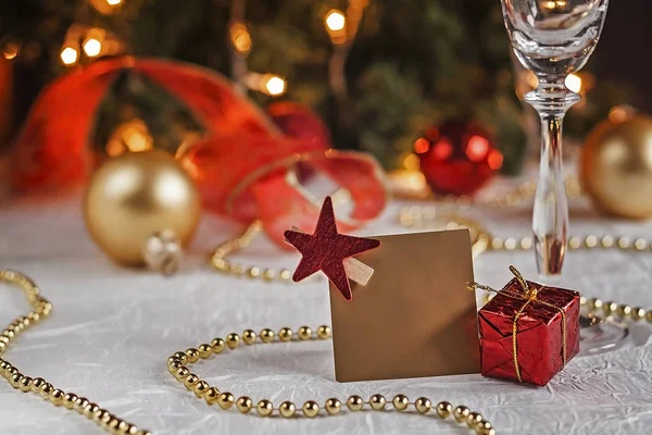 Noel topları ve kart wi için dekore edilmiş Festival tablo