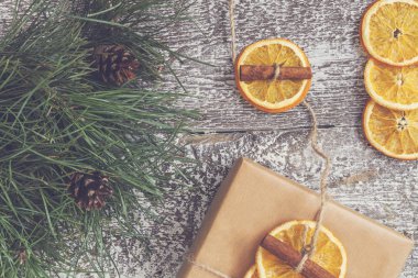 çam dalları, el sanatları Hediyelik, kurutulmuş portakal, tarçın, üst ins göster