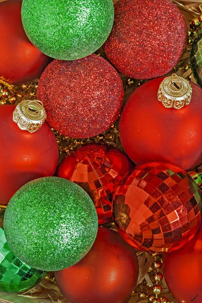 Christmas balls red, gold, green, beads lie in a wooden basket t — Stock Photo, Image
