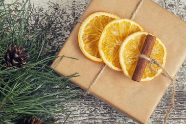 çam dalları, el sanatları Hediyelik, kurutulmuş portakal, tarçın, üst ins göster