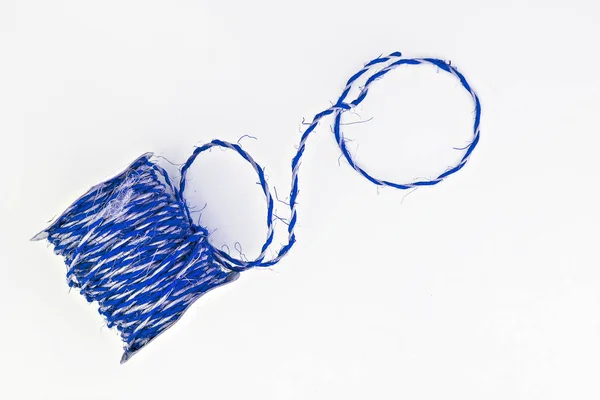 Синий шпагат в рулоне — стоковое фото