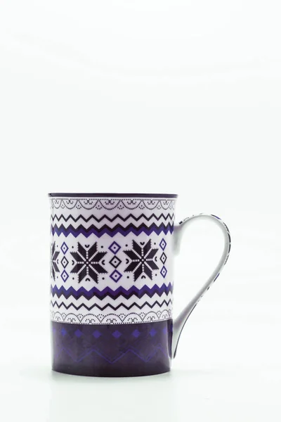 Scandinavische kerst cup met patroon geïsoleerd op witte backgr — Stockfoto