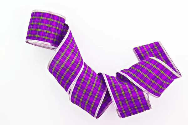Фиолетовая декоративная оберточная лента, изолированная в клетке — стоковое фото