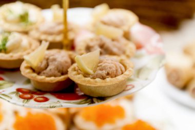 birçok farklı tartlets pate şenlikli bir tablo