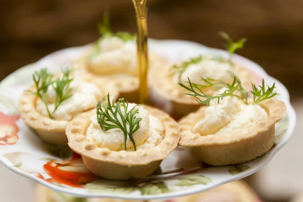birçok farklı tartlets pate şenlikli bir tablo