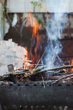 Ocak yanık odun ve kömür için dalları